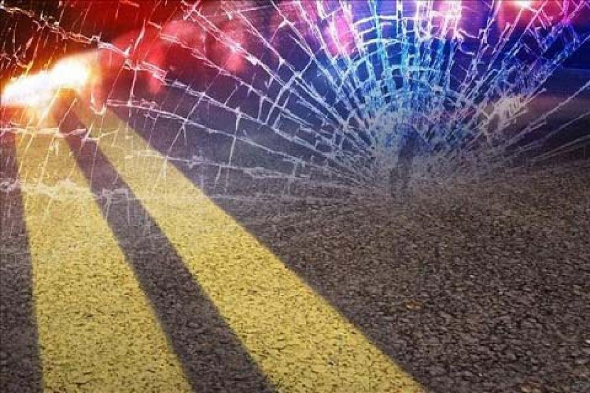 Road mishap kills 3 and injures 7 in West Godavari dist